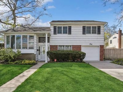 30 Oakwood Lane, Plainview, NY, 11803