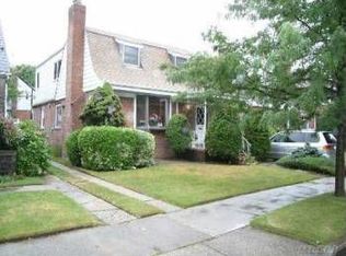 7336 195th St, Fresh Meadows, NY 11366