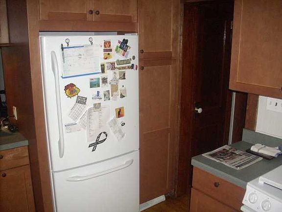 3rd image of 75 Watkins Ave