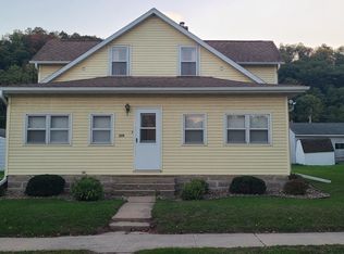 208 1st St SW, Elkader, IA 52043