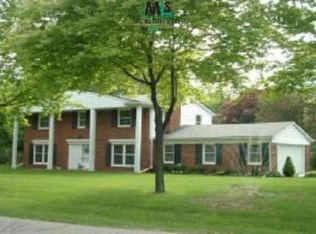 29935 Briarton St, Farmington, MI 48331