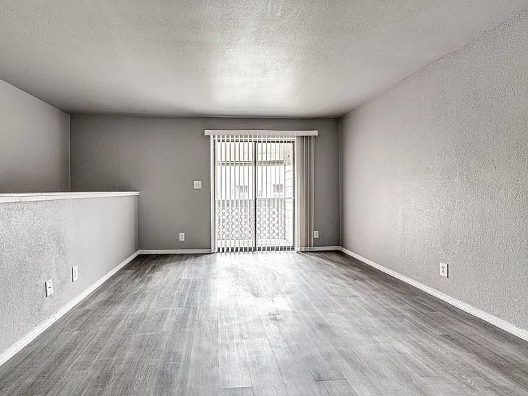 Alexis Park Apartments — Photo 9