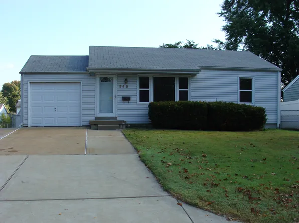 949 Loekes Dr, Florissant, MO 63031