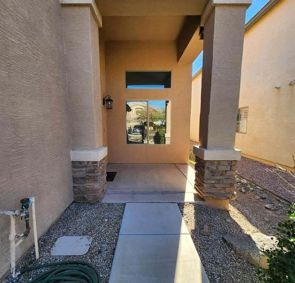 4 bed, 3.0 bath, 2518 sqft, $2,050 — Photo 2