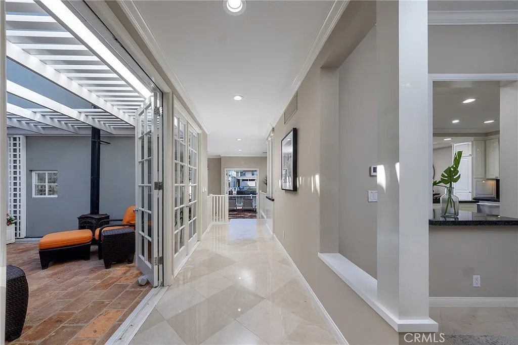 5 bed, 3922 sqft, $26,000 — Photo 4