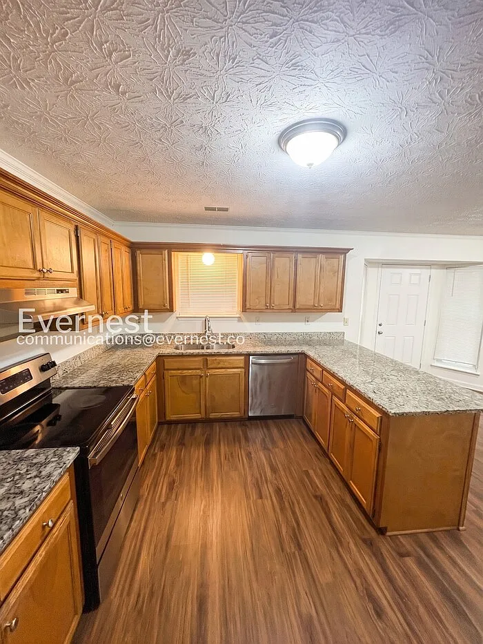 3 bed, 2.0 bath, 1419 sqft, $1,795 — Photo 2
