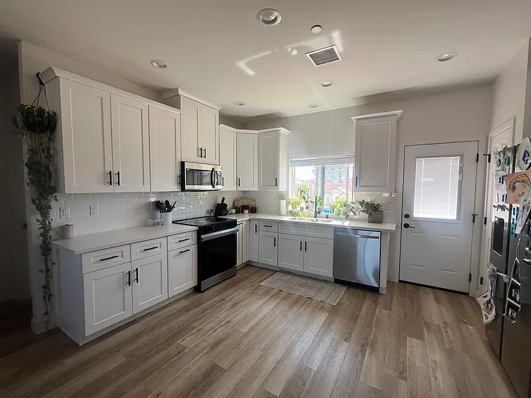 20273 Hacienda Blvd — Photo 2