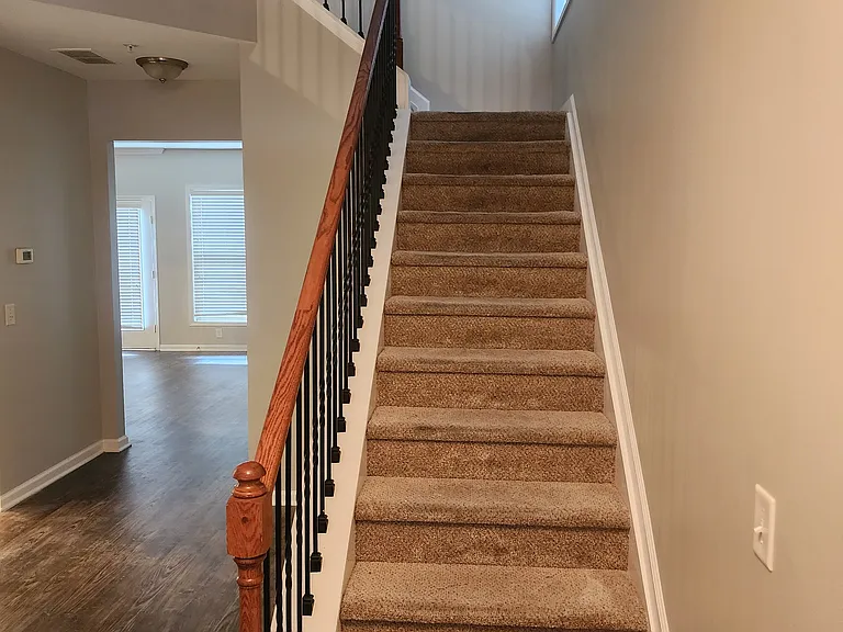 2104 Caswell Cir — Photo 9
