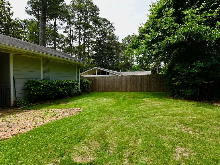 2260 Pinecliff Dr NE — Photo 19