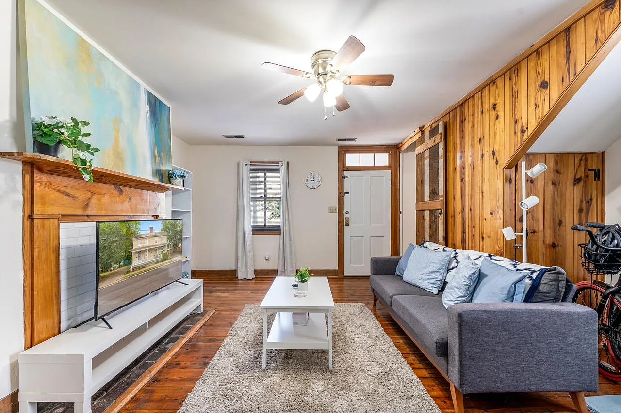 102 Lewis St — Photo 3