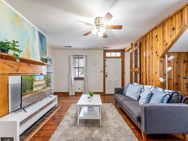 102 Lewis St — Photo 3