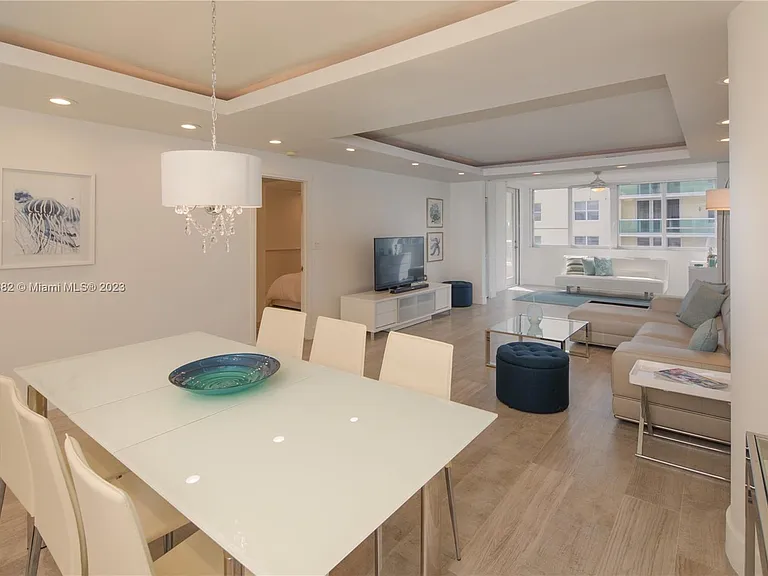5005 Collins Ave #610 — Photo 4