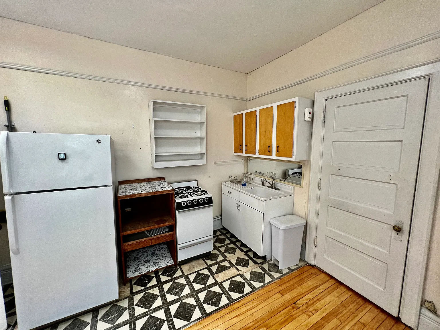 2 bed, 750 sqft, $1,200 — Photo 4