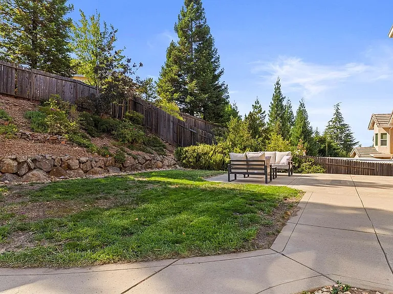4066 Plateau Cir — Photo 6