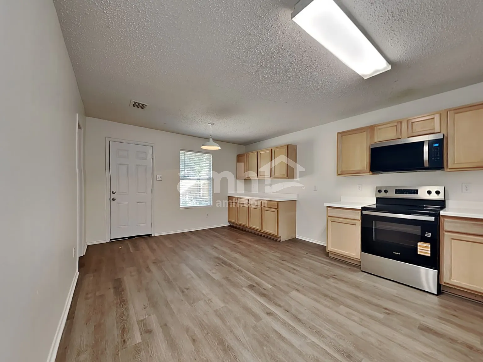 3 bed, 2.0 bath, 1816 sqft, $2,255 — Photo 3