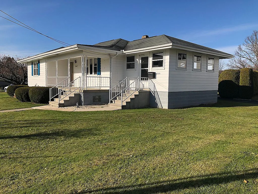 2303 Stadium Dr photo 1