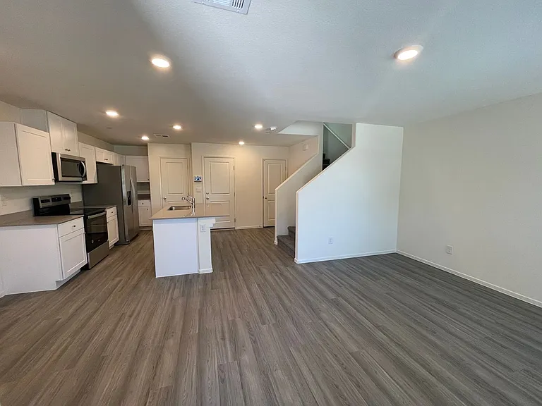 1923 Stanza Vista St — Photo 4