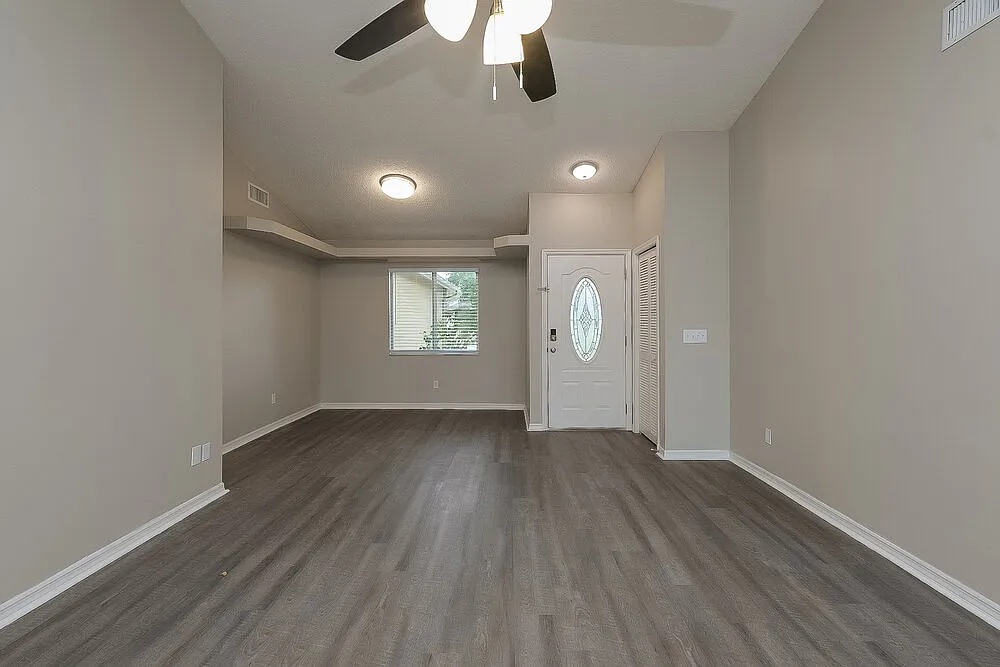 3 bed, 2.0 bath, 1524 sqft, $2,135 — Photo 4