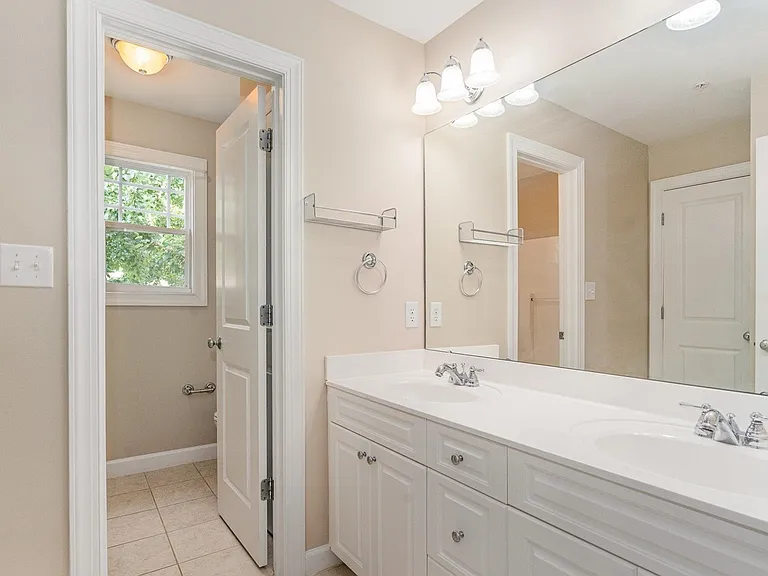 114 Primrose Ln — Photo 20