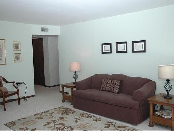 2nd image of 2101 Chateau Ct
