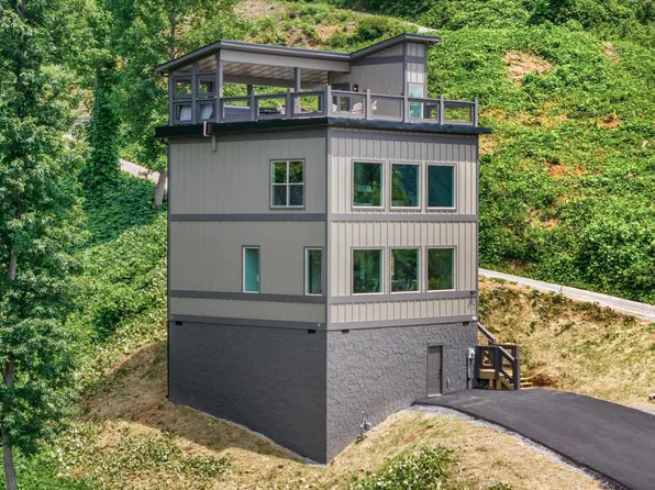 284 Laurel Oaks Way, Gatlinburg, TN 37738