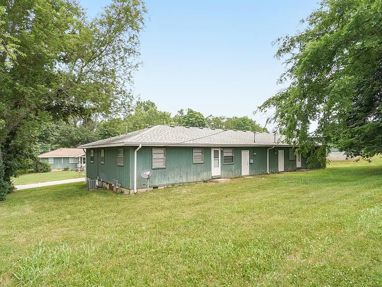 1010 W Lakewood St — Photo 20