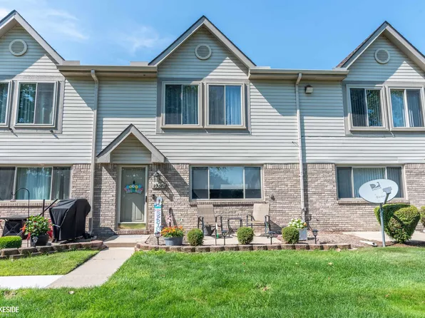 29381 Maurice Ct, Chesterfield, MI 48047
