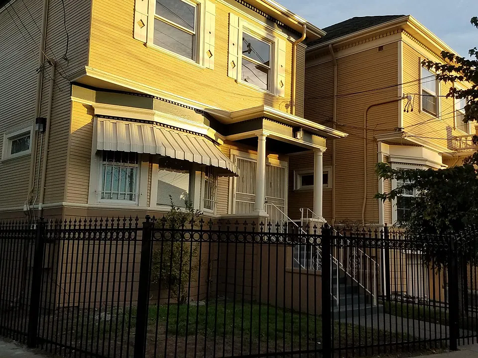 Peralta St
