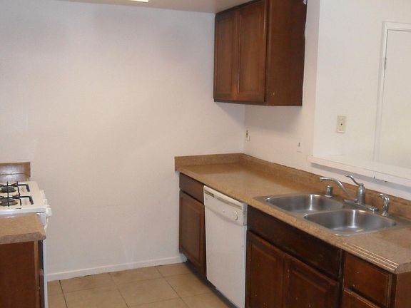 5th image of 216 E 7th St APT 102