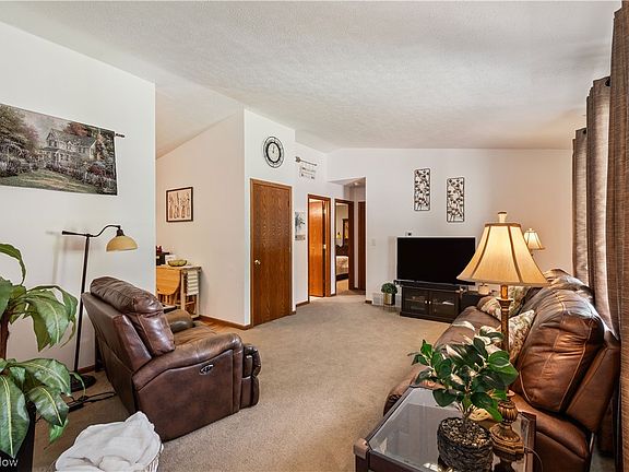 4th image of 1645 Oakwood Cir