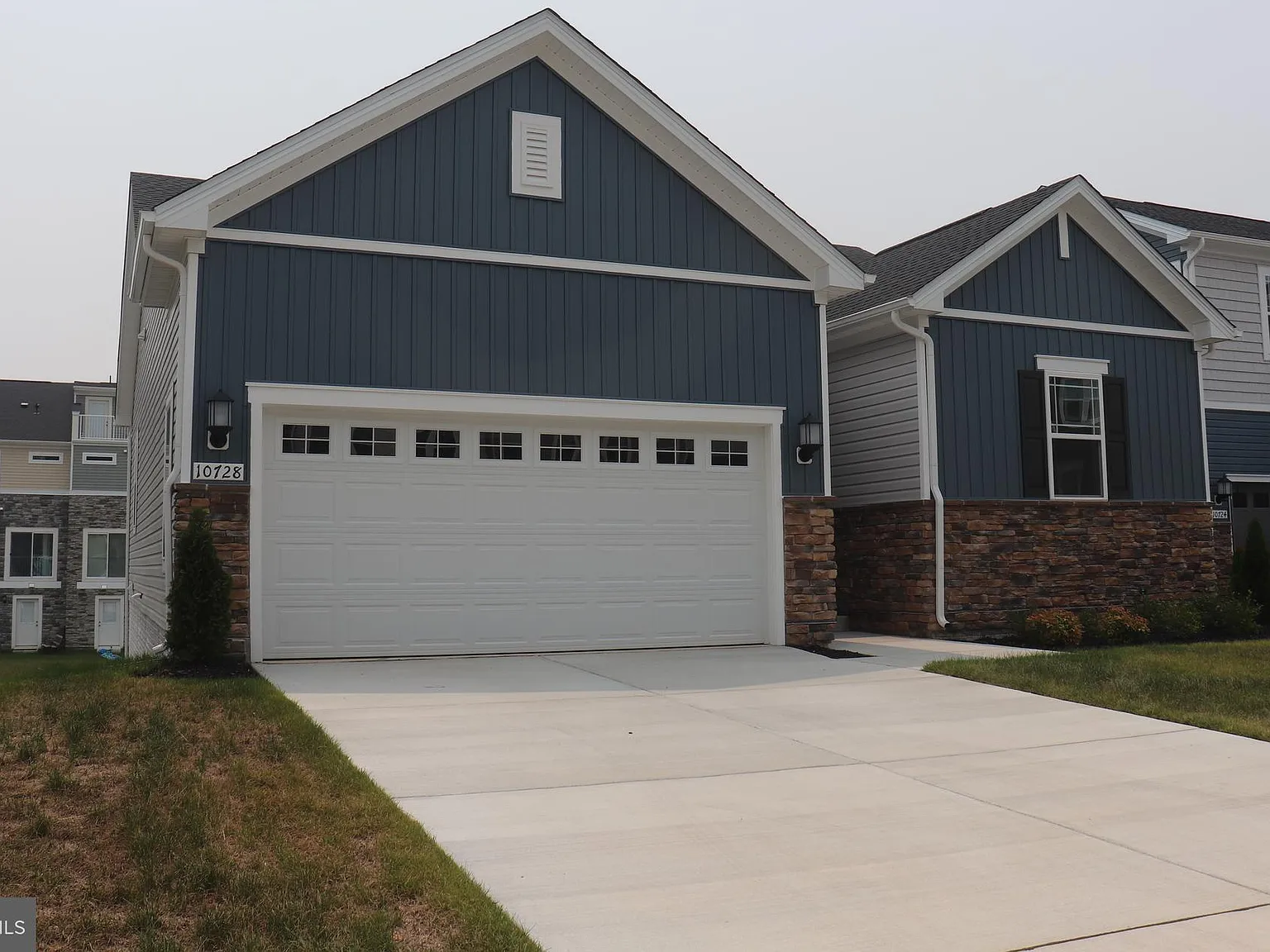 4 bed, 2400 sqft, $3,400 — Photo 2