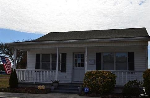 3rd image of 4801 E Oak Island Dr