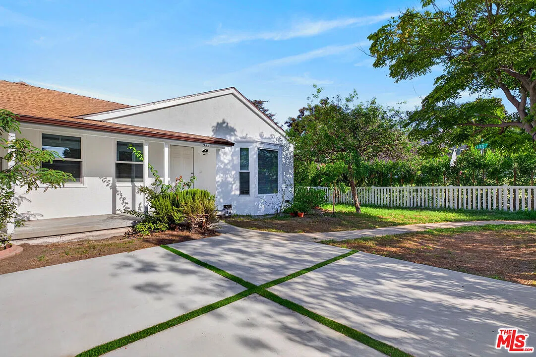 3 bed, 2.0 bath, 1453 sqft, $5,000 — Photo 1
