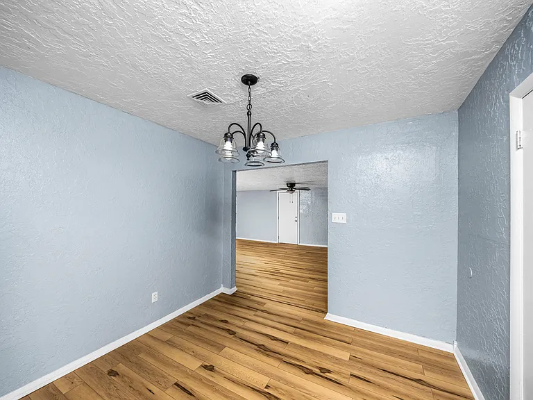 2408 NW Ozmun Ave — Photo 16