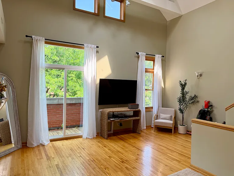 1463 N Leavitt St #3 — Photo 4