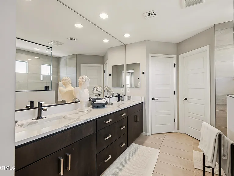 9022 W San Miguel Ave — Photo 15