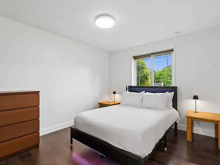 3573 NE Olympic St — Photo 33