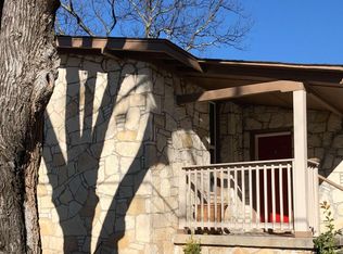 410 W Rucker St, Granbury, TX 76048