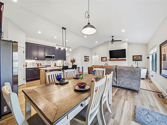 3rd image of 537 Rome Rock Creek Rd