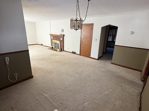 4th image of 2231 Selmser Ave