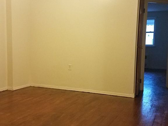 3rd image of 961 E 84th St #1