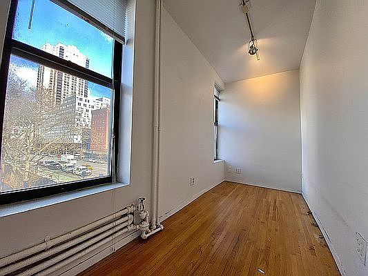 5th image of 600 W 52nd St #6