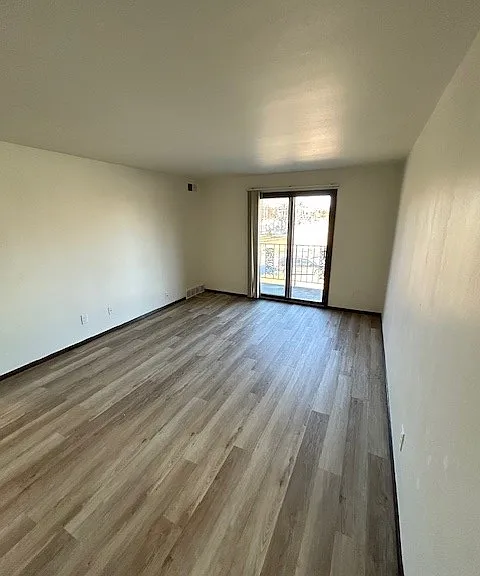 9401 W Calumet Rd — Photo 10