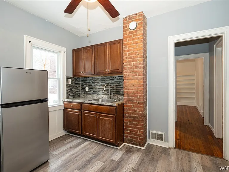 11 Hoyt St — Photo 28