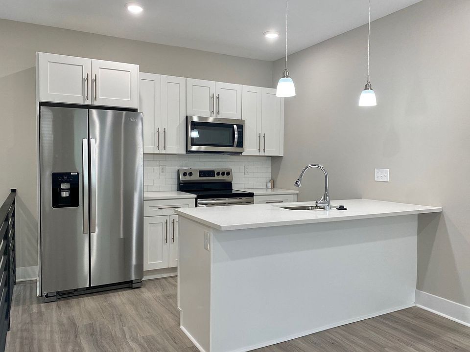1st image of 2624 Annin St #2