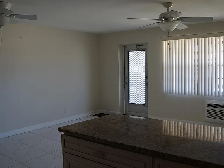 42 Sussex E #B — Photo 6