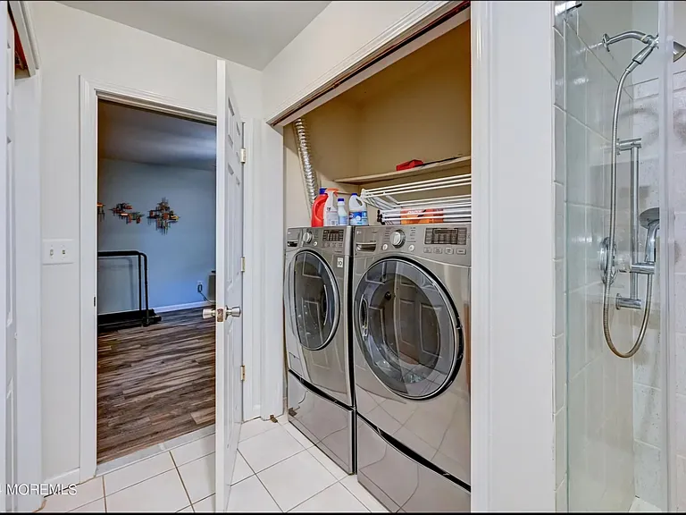 1375 Larchmont Ave — Photo 19