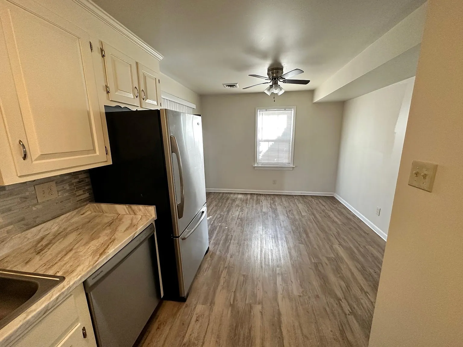 3 bed, 1.5 bath, 1400 sqft, $1,875 — Photo 4