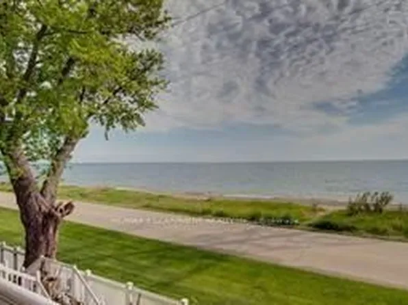 337 Beach Blvd #52, Hamilton, ON L8H 6W4
