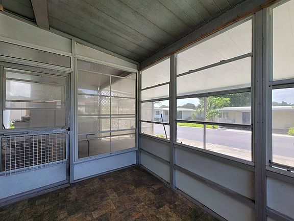 4th image of 15524 Lakeshore Villa Dr #40